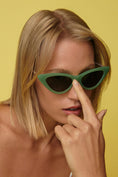 Load image into Gallery viewer, Chain Arm Cat-Eye Sunglasses