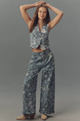 Load image into Gallery viewer, The Leon Double Hem High-Rise Barrel Jeans by Pilcro: Floral Edition