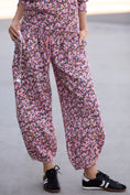 Load image into Gallery viewer, Daily Practice by Anthropologie Zola Joggers: Printed Edition