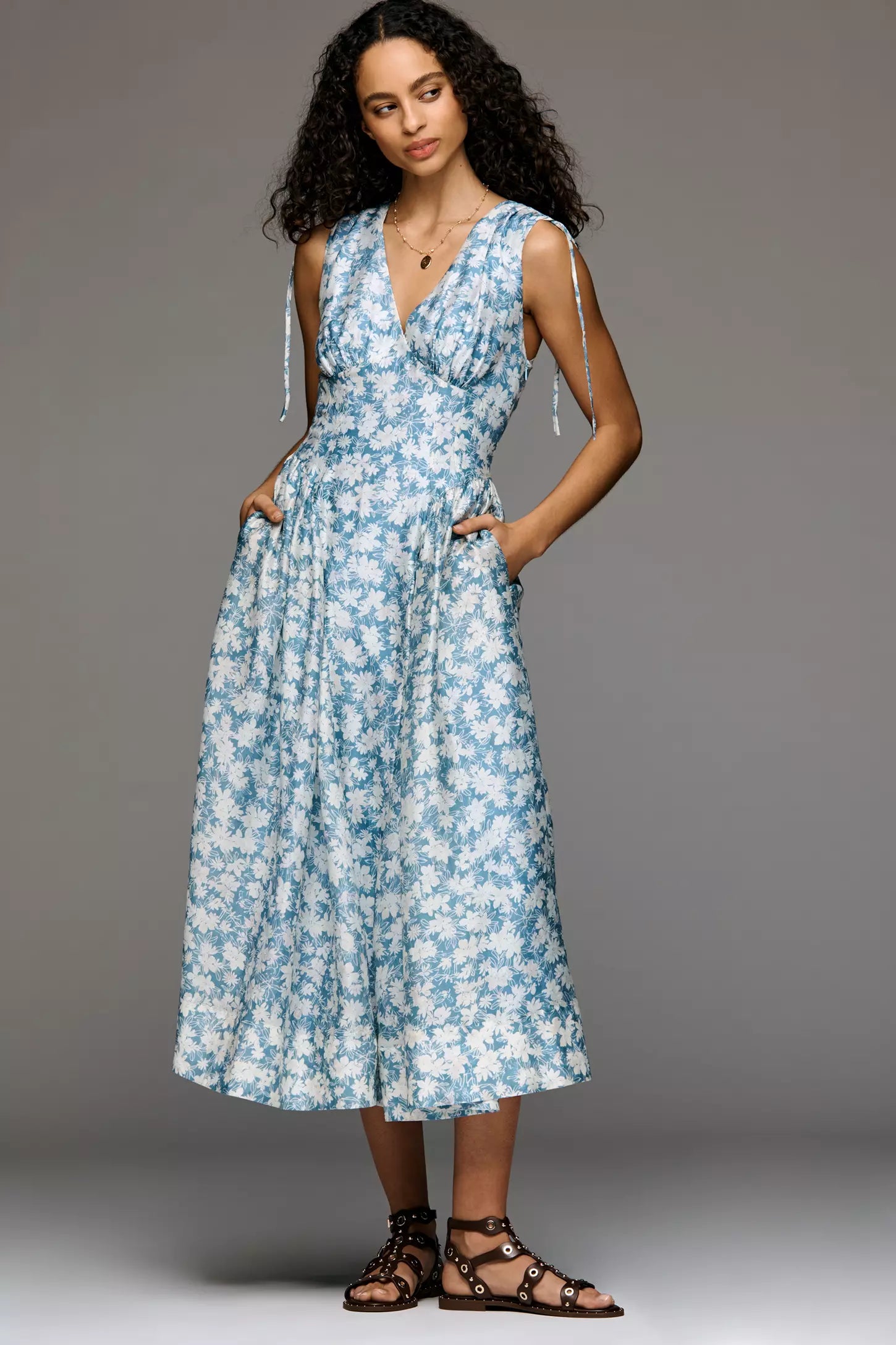 ASTR The Label Emmery V-Neck Midi Dress