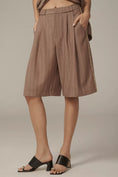Load image into Gallery viewer, By Anthropologie Pleated Trouser Shorts
