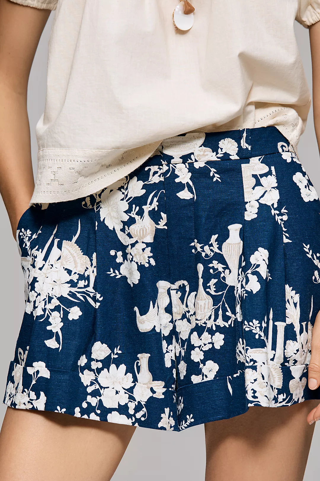 The Avery European Linen Stretch Cuffed Shorts