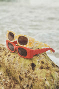 Load image into Gallery viewer, Rectangle Wavy Temple Sunglasses
