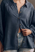 Load image into Gallery viewer, Pilcro Cinched-Sleeve Buttondown Top
