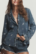 Load image into Gallery viewer, Cloth & Stone Chambray Buttondown Shirt
