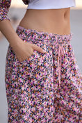 Load image into Gallery viewer, Daily Practice by Anthropologie Zola Joggers: Printed Edition
