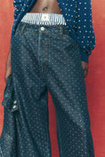 Load image into Gallery viewer, The Kayden Carpenter High Rise Barrel Jeans by Pilcro
