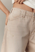 Load image into Gallery viewer, Pilcro High-Rise Carpenter Barrel Jeans
