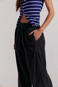 Load image into Gallery viewer, Free People Day's End Linen Pull-On Pants

