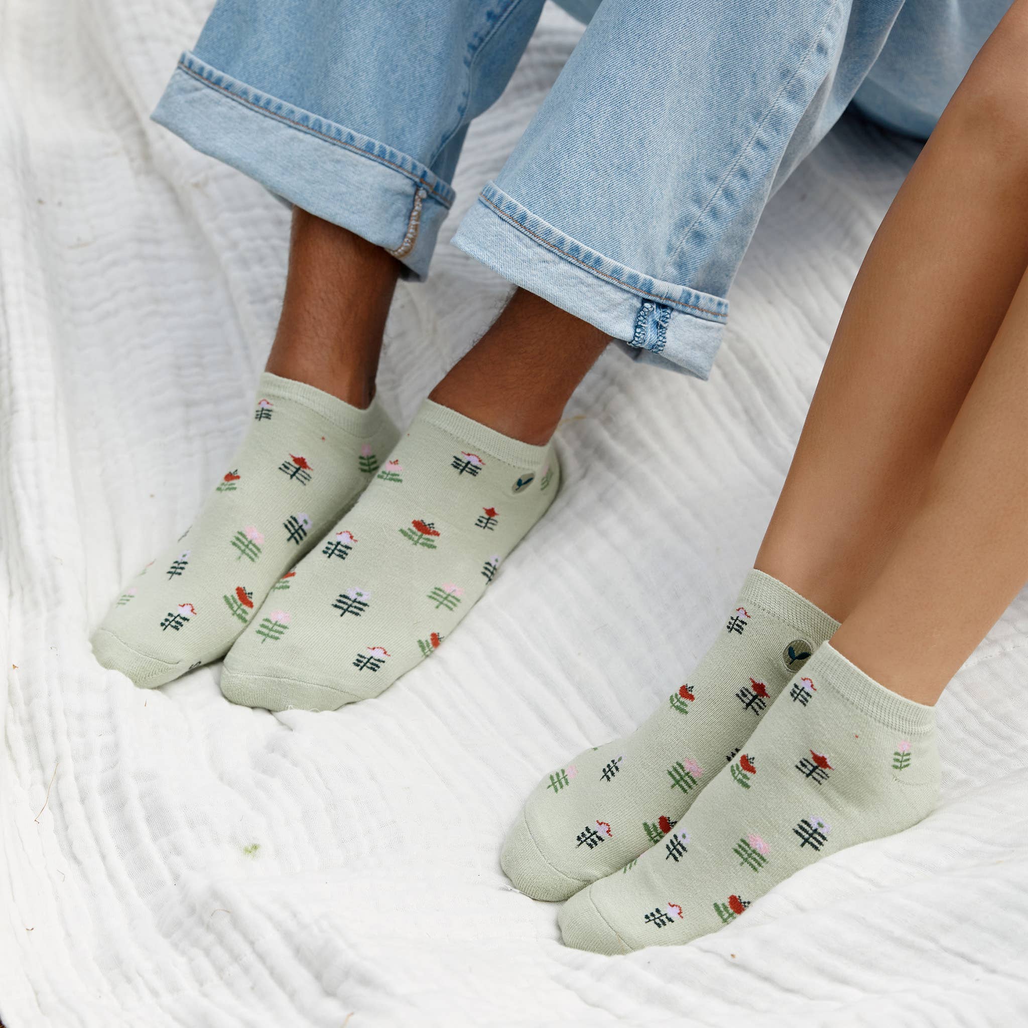 Ankle Socks that Plant Trees (Green Tulips): Medium